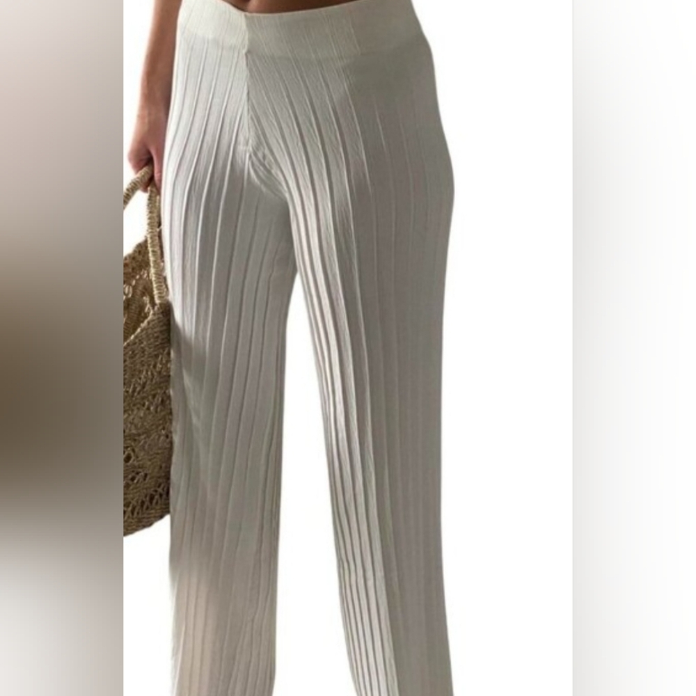 NWOT. Zara White High Waist Pleated Wide Leg Pants. Size M.